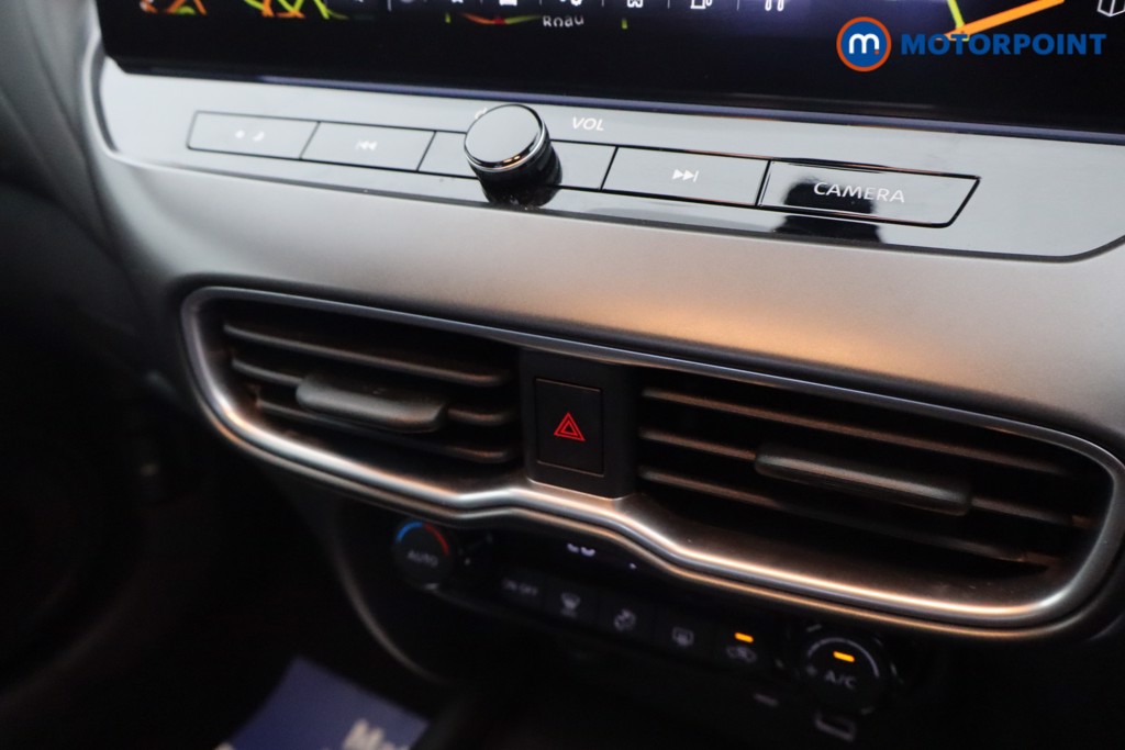 Nissan Juke N-Connecta Manual Petrol SUV - Stock Number (1572826) - 12th supplementary image