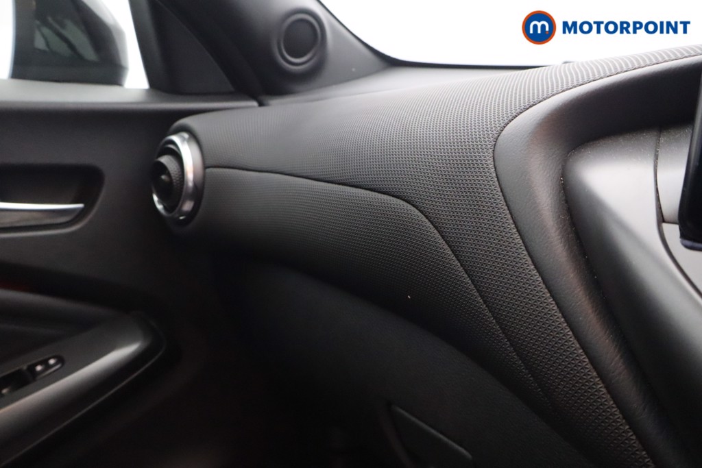 Nissan Juke N-Connecta Manual Petrol SUV - Stock Number (1572826) - 13th supplementary image