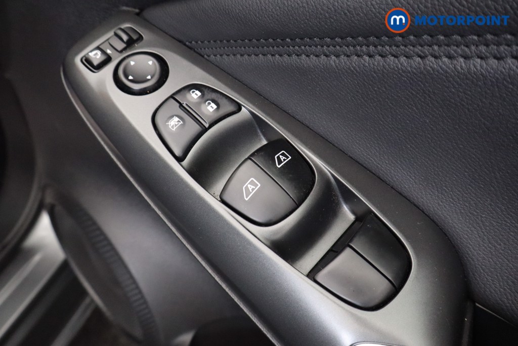 Nissan Juke N-Connecta Manual Petrol SUV - Stock Number (1572826) - 18th supplementary image