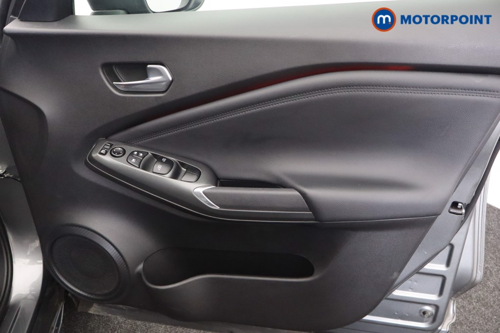 Nissan Juke N-Connecta Manual Petrol SUV - Stock Number (1572826) - 19th supplementary image