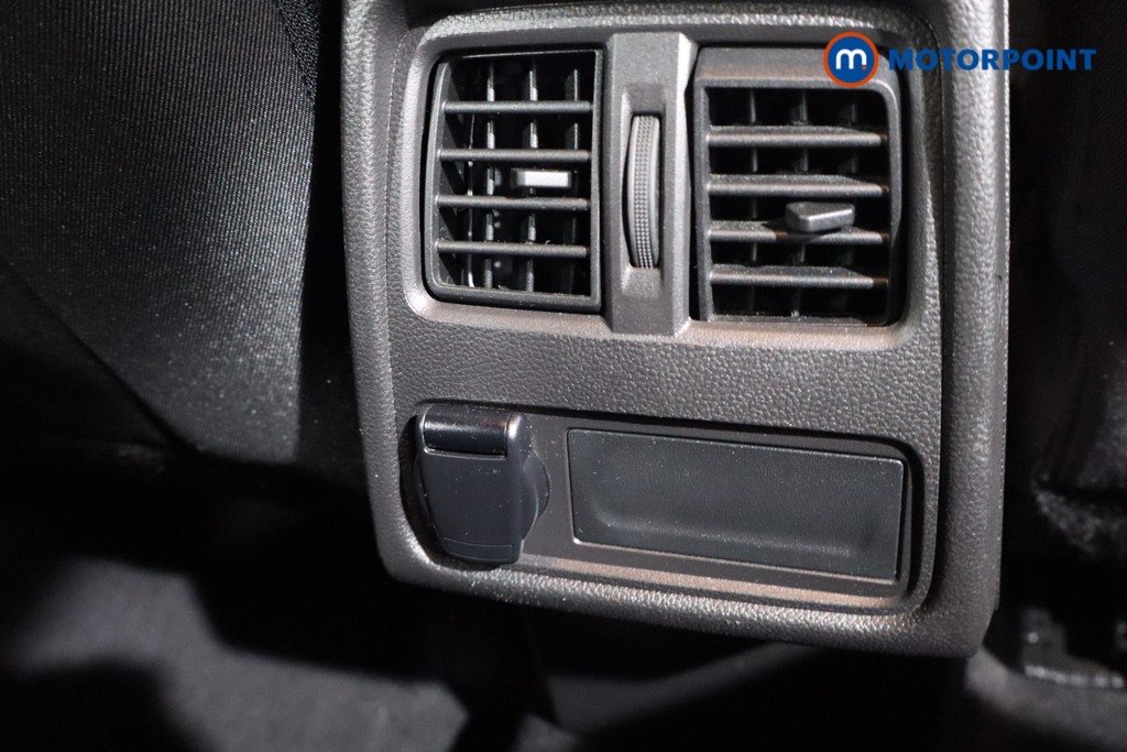 Renault Captur Iconic Manual Petrol SUV - Stock Number (1576264) - 13th supplementary image
