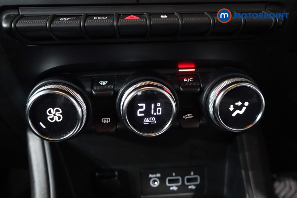 Renault Captur Iconic Manual Petrol SUV - Stock Number (1576264) - 17th supplementary image