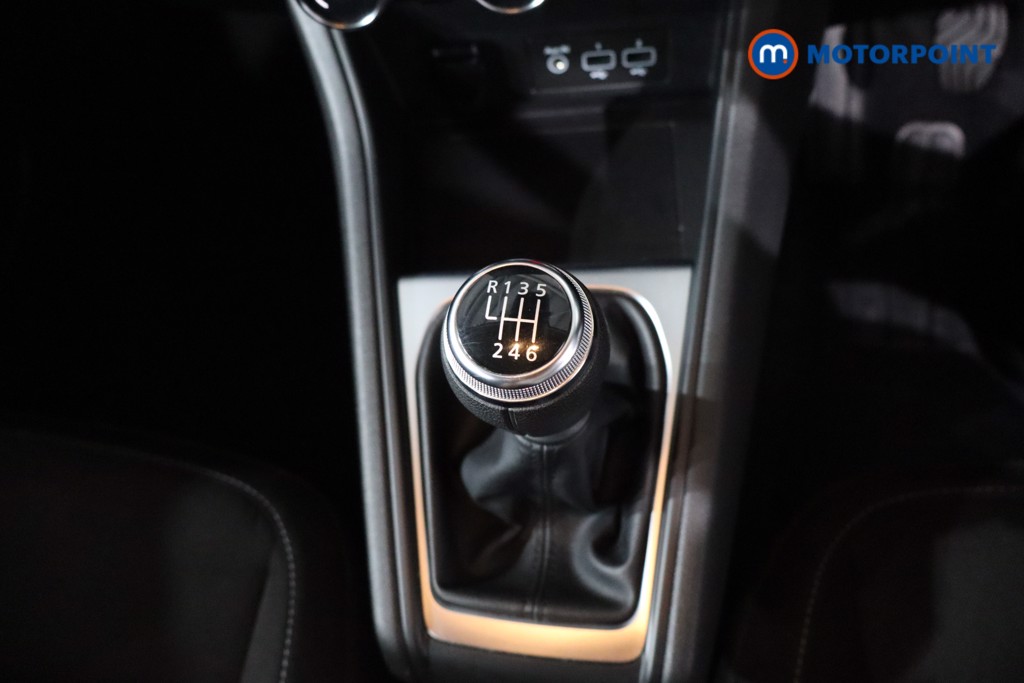 Renault Captur Iconic Manual Petrol SUV - Stock Number (1576264) - 19th supplementary image