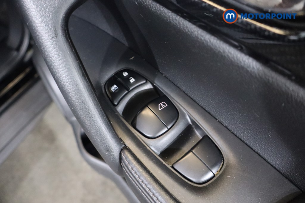 Nissan X-Trail Tekna Manual Diesel SUV - Stock Number (1548226) - 18th supplementary image