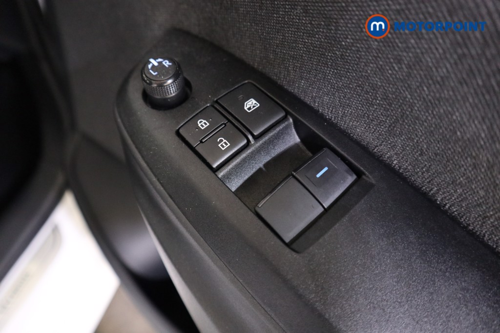 Toyota Yaris Icon Automatic Petrol-Electric Hybrid Hatchback - Stock Number (1561905) - 9th supplementary image