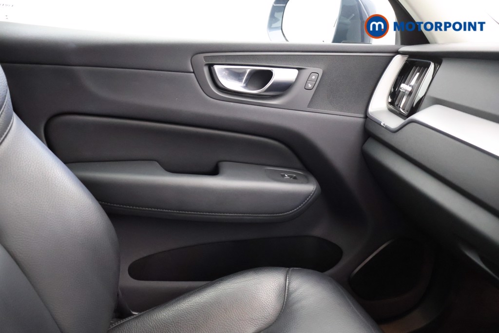 Volvo Xc60 Core Automatic Petrol Plug-In Hybrid SUV - Stock Number (1565401) - 7th supplementary image