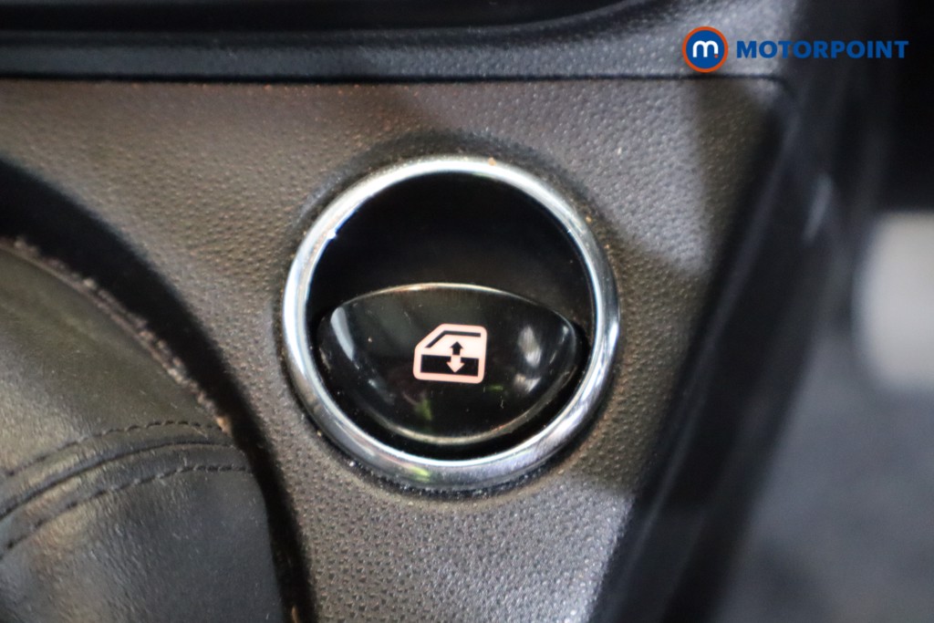 Fiat 500 Star Manual Petrol-Electric Hybrid Hatchback - Stock Number (1566765) - 13th supplementary image