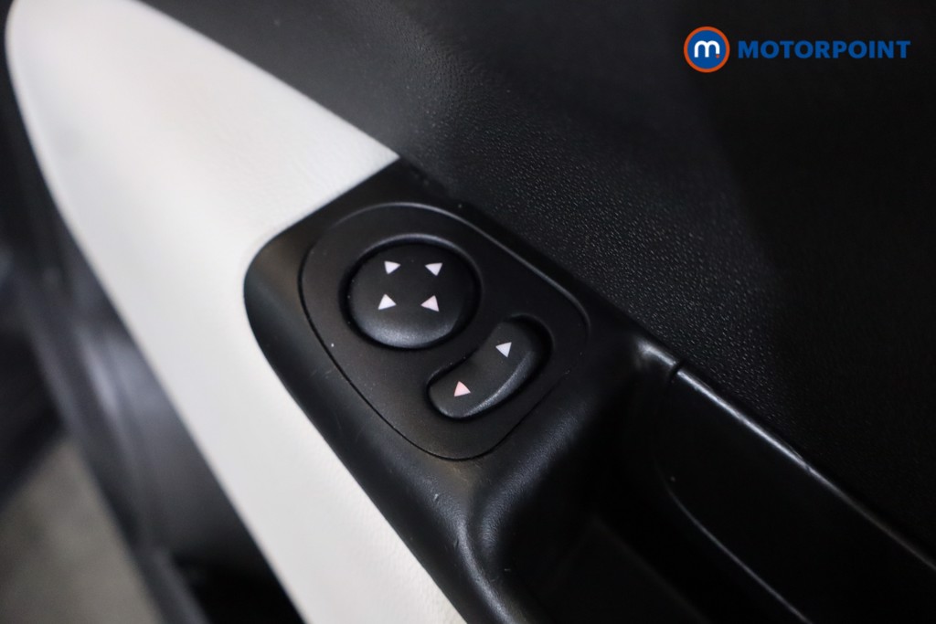 Fiat 500 Star Manual Petrol-Electric Hybrid Hatchback - Stock Number (1566765) - 19th supplementary image