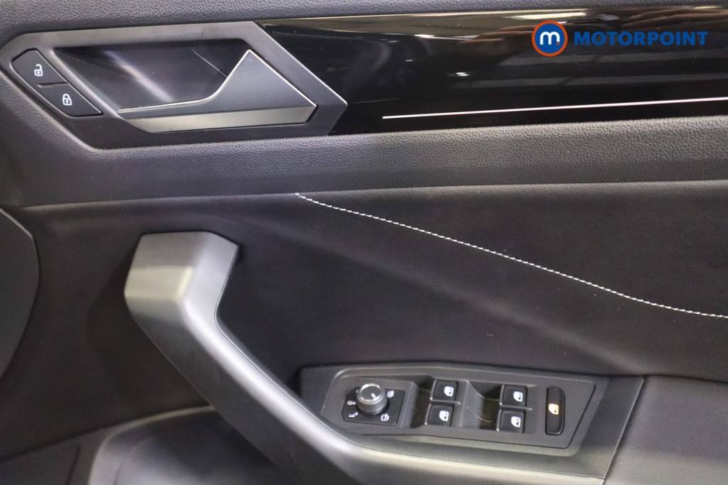 Volkswagen T-Roc R-Line Automatic Petrol SUV - Stock Number (1568752) - 8th supplementary image