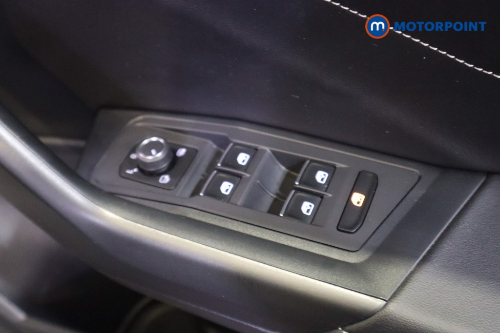 Volkswagen T-Roc R-Line Automatic Petrol SUV - Stock Number (1568752) - 9th supplementary image