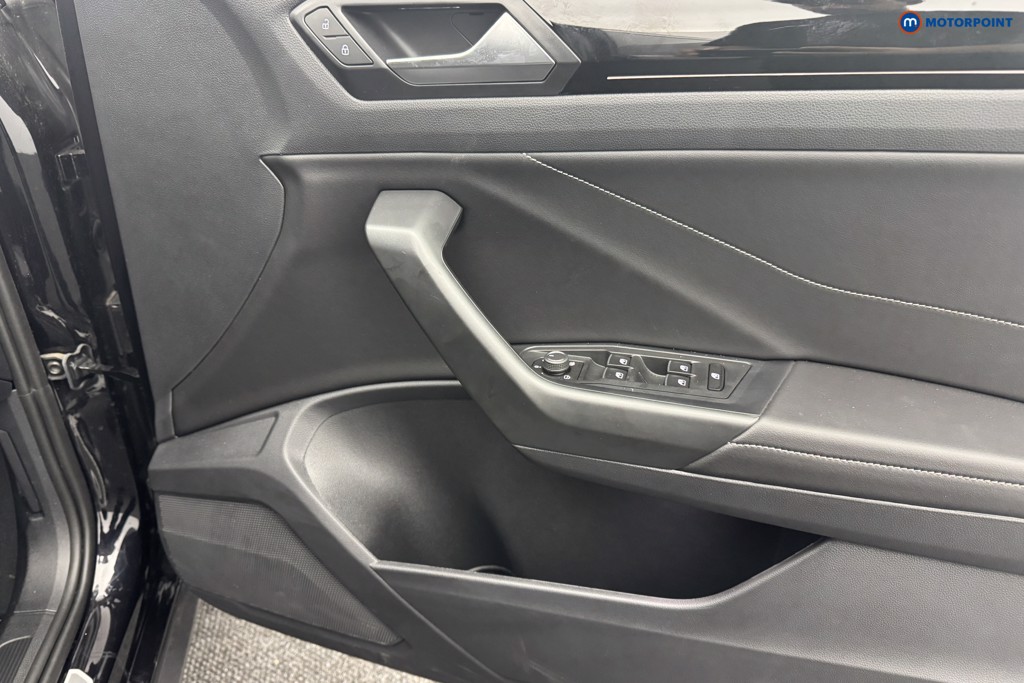 Volkswagen T-Roc R-Line Automatic Petrol SUV - Stock Number (1569554) - 16th supplementary image