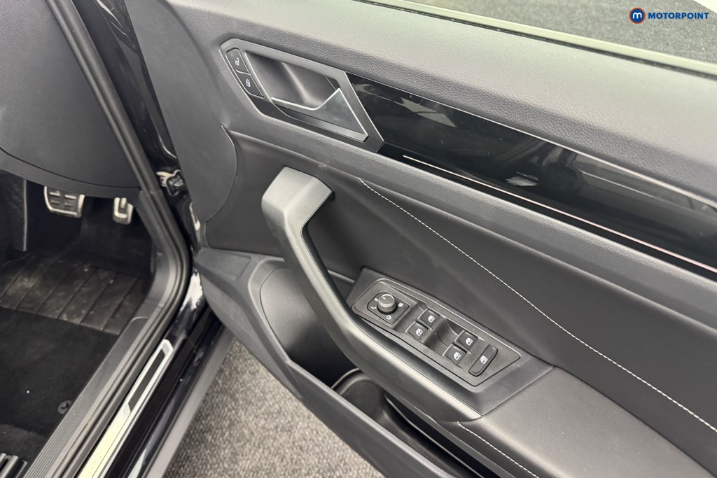 Volkswagen T-Roc R-Line Automatic Petrol SUV - Stock Number (1569554) - 17th supplementary image