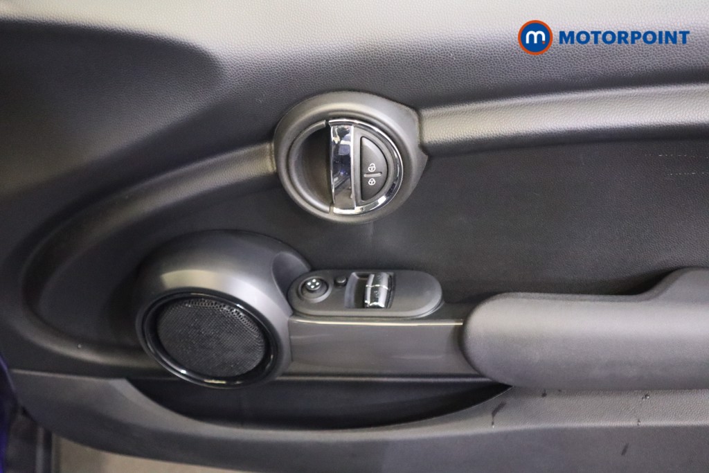 Mini Hatchback Cooper Manual Petrol Hatchback - Stock Number (1571130) - 7th supplementary image