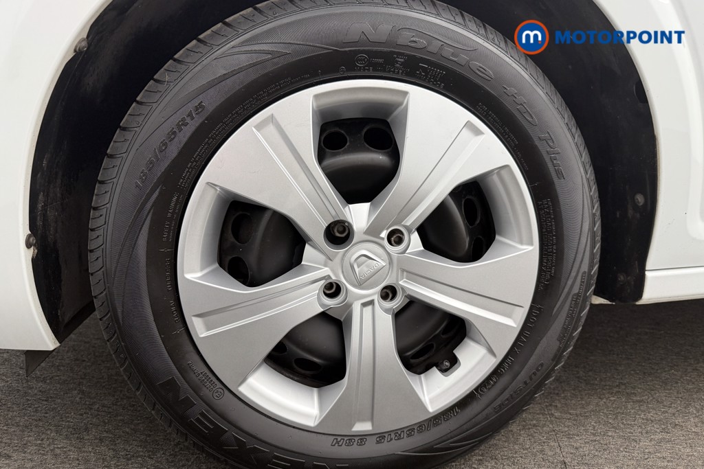 Dacia Sandero Essential Manual Petrol Hatchback - Stock Number (1572333) - 10th supplementary image