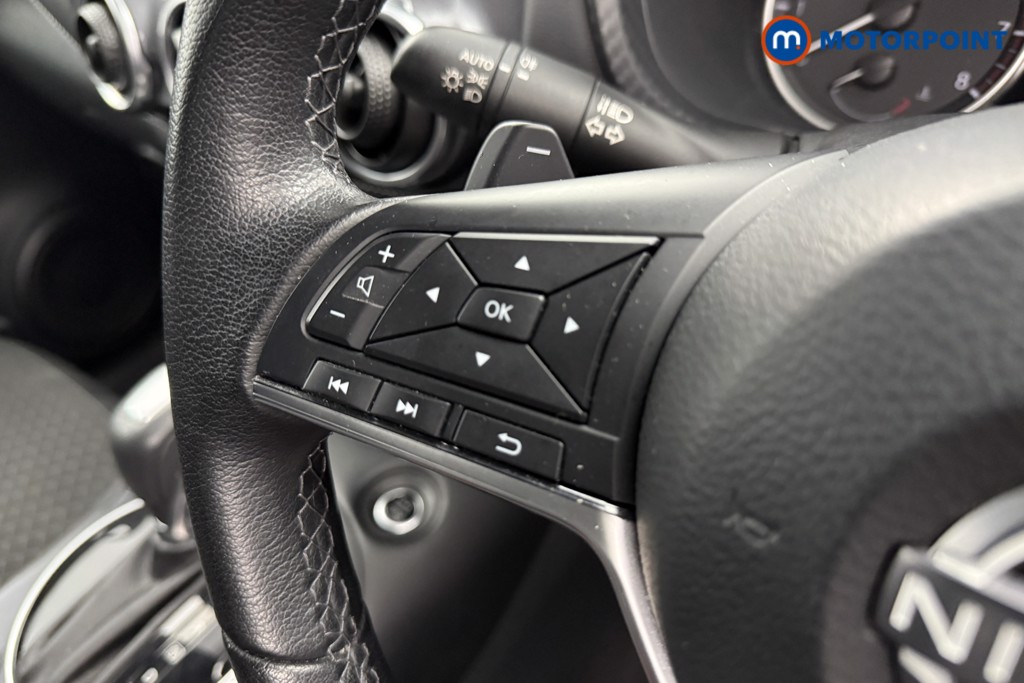 Nissan Juke N-Connecta Automatic Petrol SUV - Stock Number (1572665) - 3rd supplementary image
