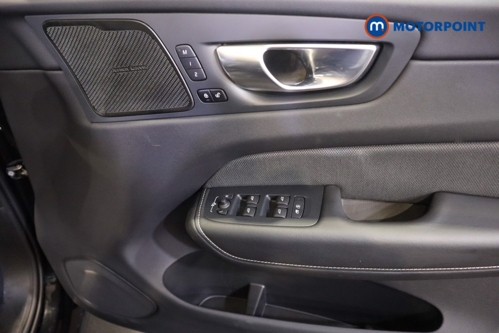 Volvo Xc60 Plus Black Edition Automatic Petrol SUV - Stock Number (1572787) - 7th supplementary image