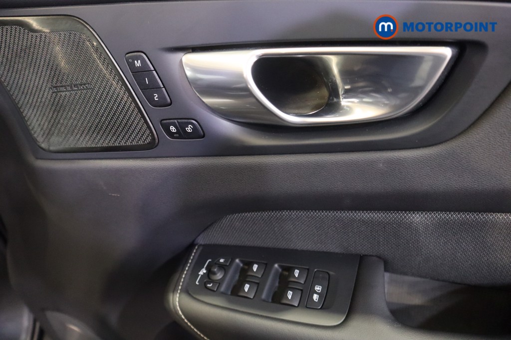 Volvo Xc60 Plus Black Edition Automatic Petrol SUV - Stock Number (1572787) - 8th supplementary image