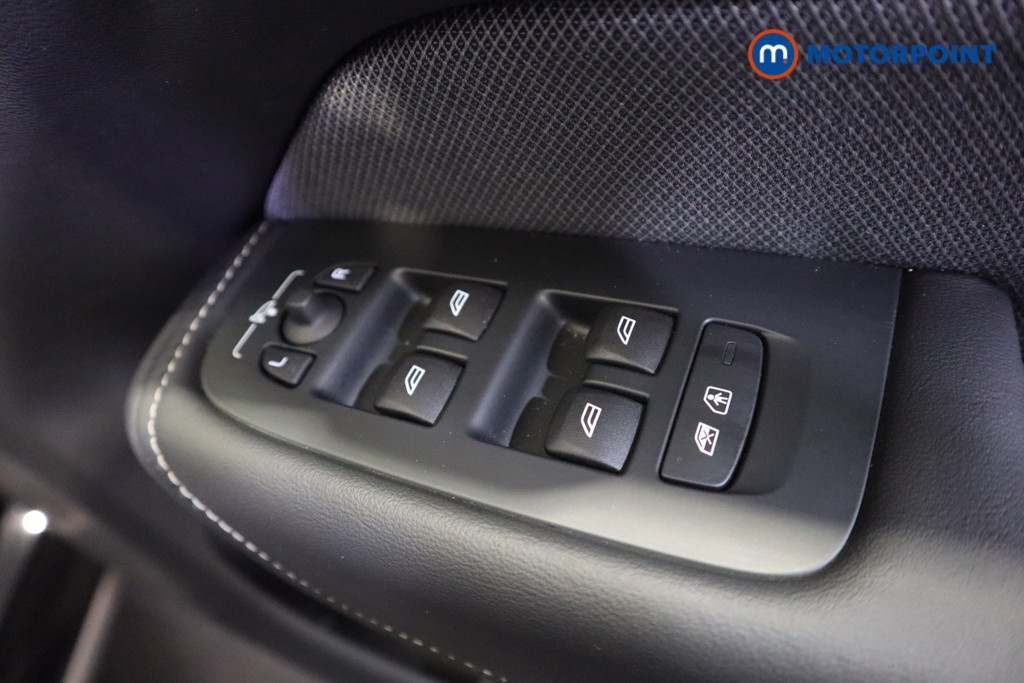 Volvo Xc60 Plus Black Edition Automatic Petrol SUV - Stock Number (1572787) - 9th supplementary image