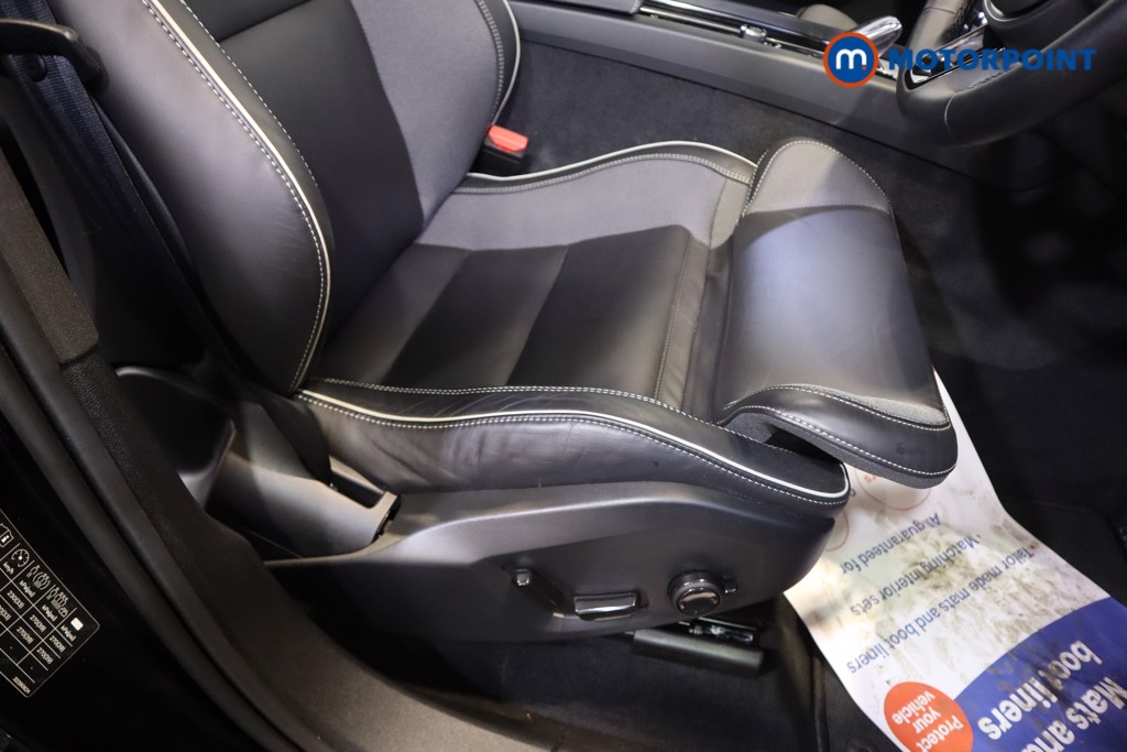 Volvo Xc60 Plus Black Edition Automatic Petrol SUV - Stock Number (1572787) - 13th supplementary image