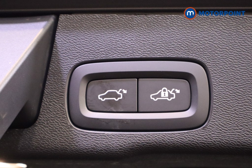 Volvo Xc60 Plus Black Edition Automatic Petrol SUV - Stock Number (1572787) - 17th supplementary image
