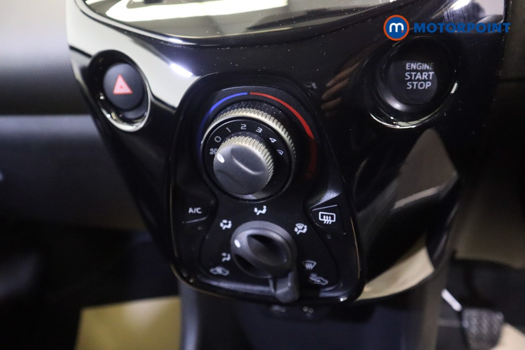 Peugeot 108 Allure Manual Petrol Hatchback - Stock Number (1573280) - 5th supplementary image