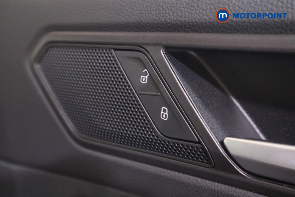 Volkswagen Tiguan R-Line Automatic Petrol Plug-In Hybrid SUV - Stock Number (1574307) - 10th supplementary image
