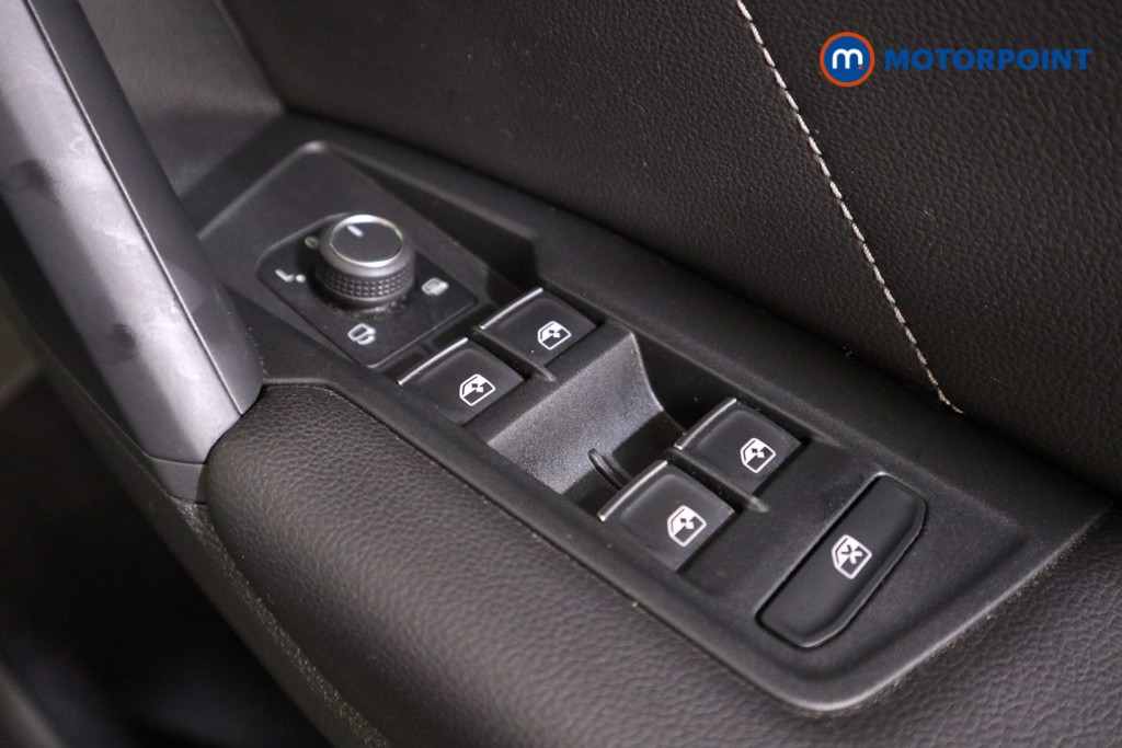 Volkswagen Tiguan R-Line Automatic Petrol Plug-In Hybrid SUV - Stock Number (1574307) - 11th supplementary image