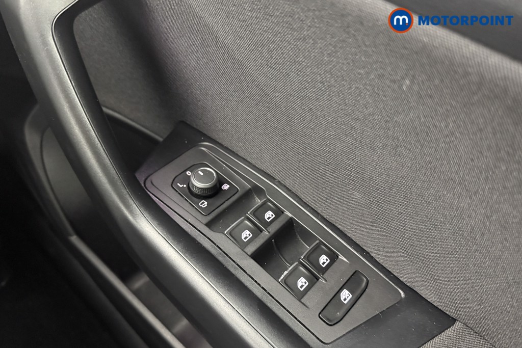 Volkswagen T-Roc Black Edition Manual Petrol SUV - Stock Number (1574640) - 9th supplementary image