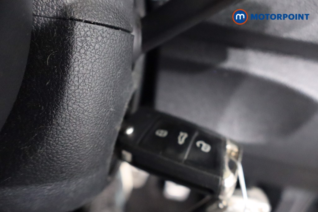 Volkswagen T-Roc R-Line Automatic Petrol SUV - Stock Number (1575936) - 13th supplementary image