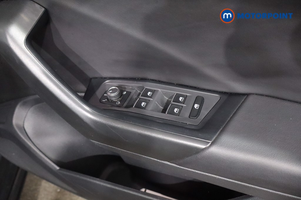 Volkswagen T-Roc R-Line Automatic Petrol SUV - Stock Number (1575936) - 23rd supplementary image