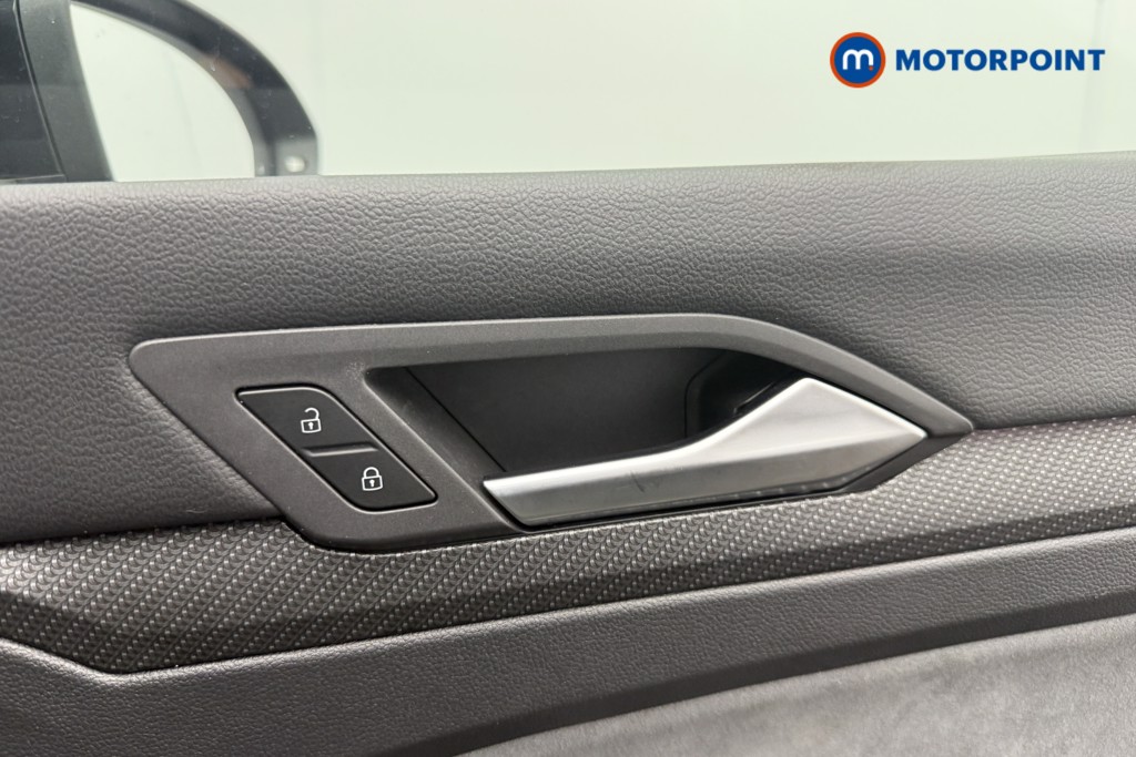 Volkswagen Golf R-Line Manual Petrol Hatchback - Stock Number (1543910) - 13th supplementary image