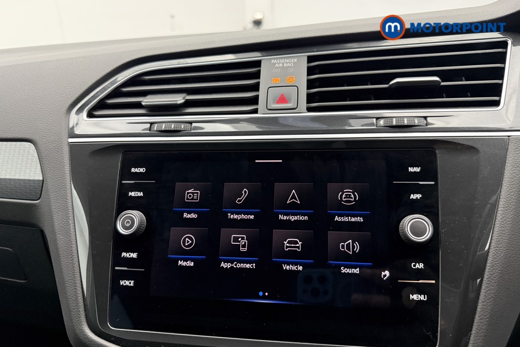 Volkswagen Tiguan Life Automatic Petrol SUV - Stock Number (1555696) - 5th supplementary image