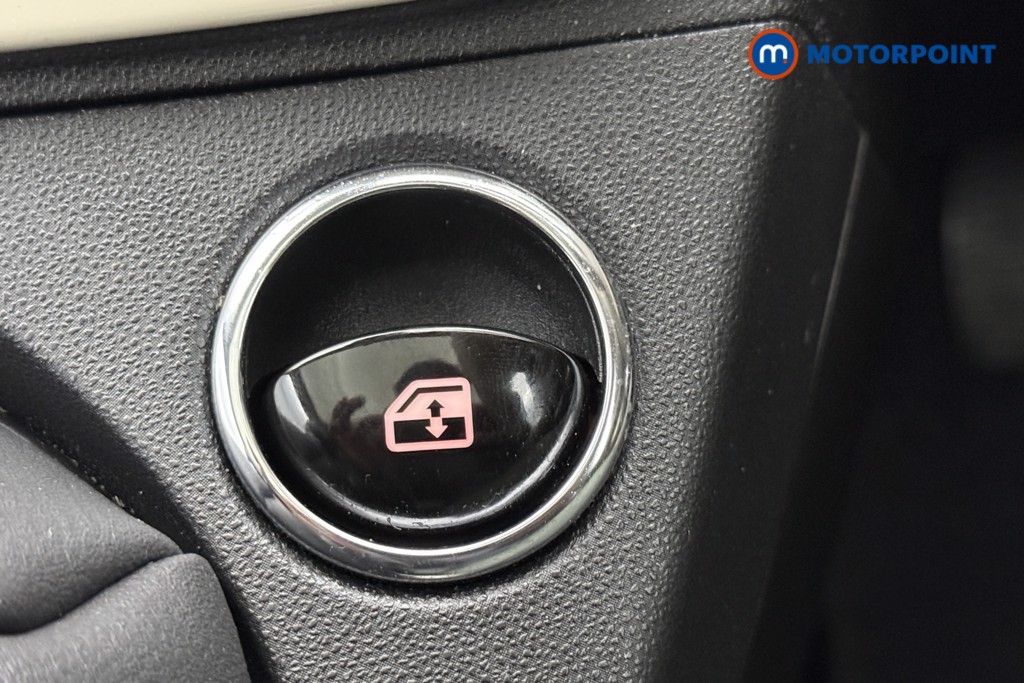 Fiat 500 Dolcevita Manual Petrol-Electric Hybrid Hatchback - Stock Number (1567143) - 10th supplementary image