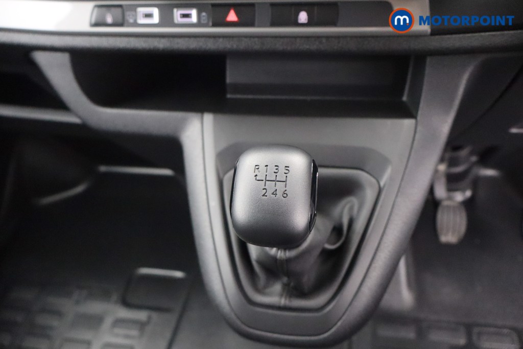Vauxhall Vivaro Prime Manual Diesel Crew Bus - Stock Number (1567281) - 9th supplementary image