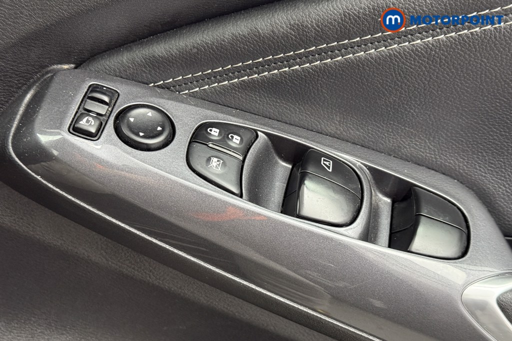 Nissan Juke N-Connecta Manual Petrol SUV - Stock Number (1568044) - 13th supplementary image
