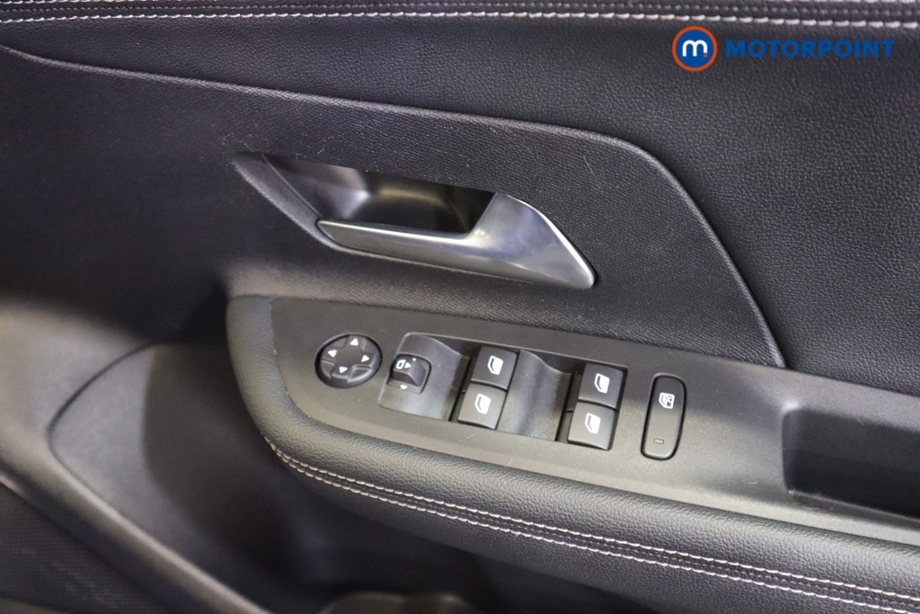 Vauxhall Mokka Ultimate Automatic Electric SUV - Stock Number (1568798) - 8th supplementary image
