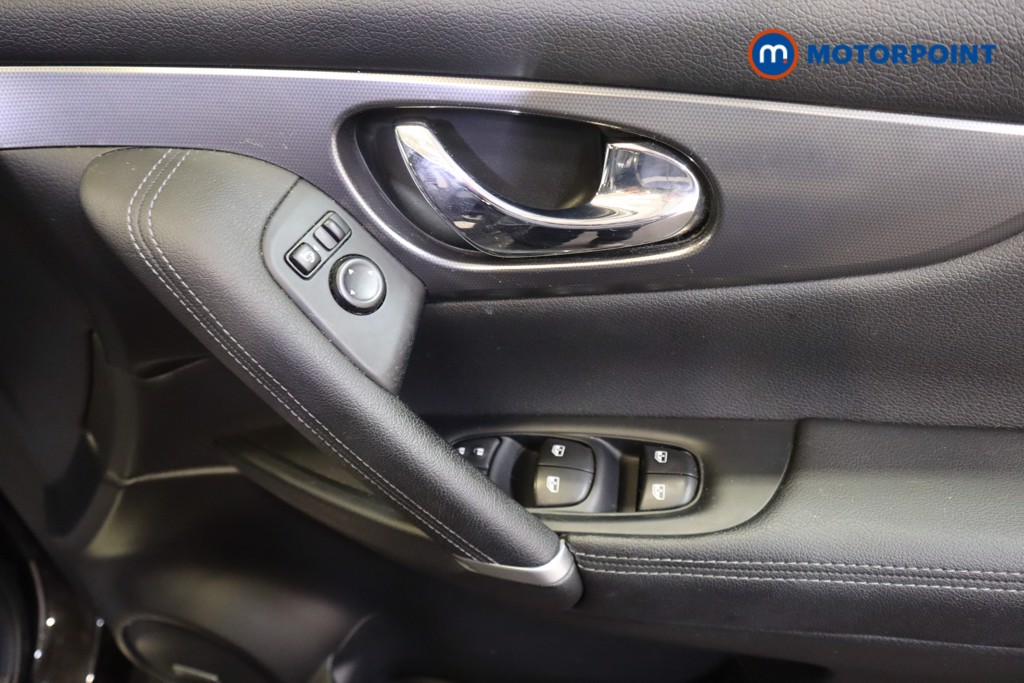Nissan Qashqai Tekna Manual Diesel SUV - Stock Number (1569448) - 8th supplementary image