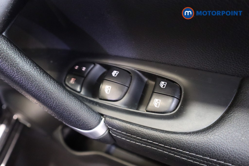 Nissan Qashqai Tekna Manual Diesel SUV - Stock Number (1569448) - 9th supplementary image