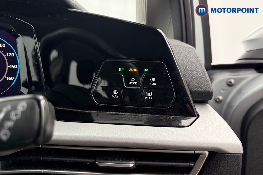 Volkswagen Golf Life Automatic Diesel Hatchback - Stock Number (1570126) - 17th supplementary image