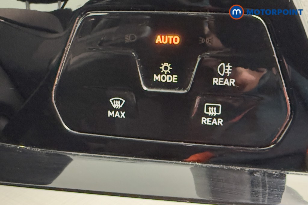 Volkswagen Golf Life Automatic Diesel Hatchback - Stock Number (1570134) - 17th supplementary image