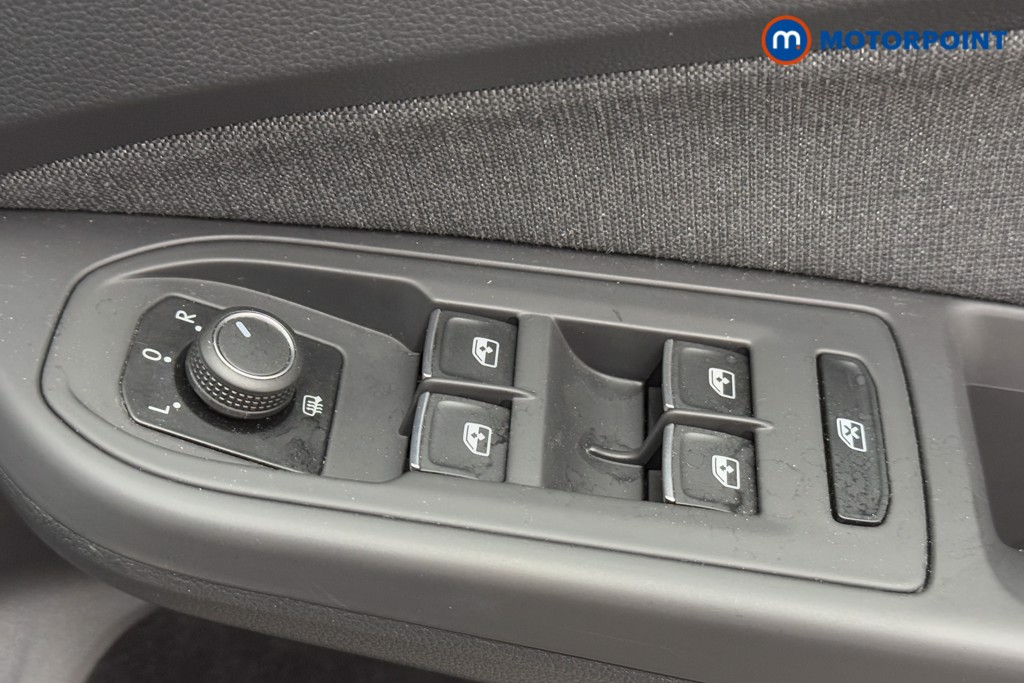 Volkswagen Golf Life Automatic Diesel Hatchback - Stock Number (1570134) - 19th supplementary image