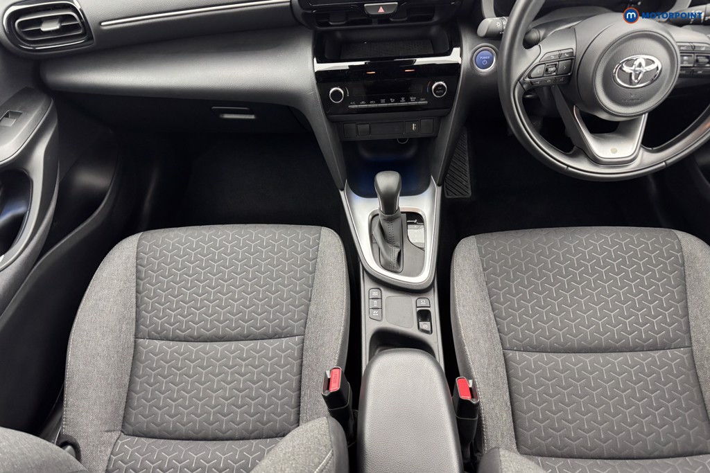 Toyota Yaris Cross Design Automatic Petrol-Electric Hybrid Estate - Stock Number (1570602) - 5th supplementary image