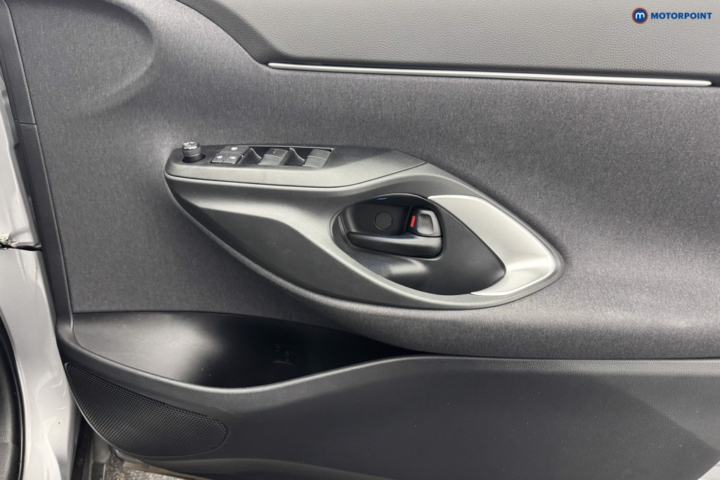 Toyota Yaris Cross Design Automatic Petrol-Electric Hybrid Estate - Stock Number (1570602) - 16th supplementary image
