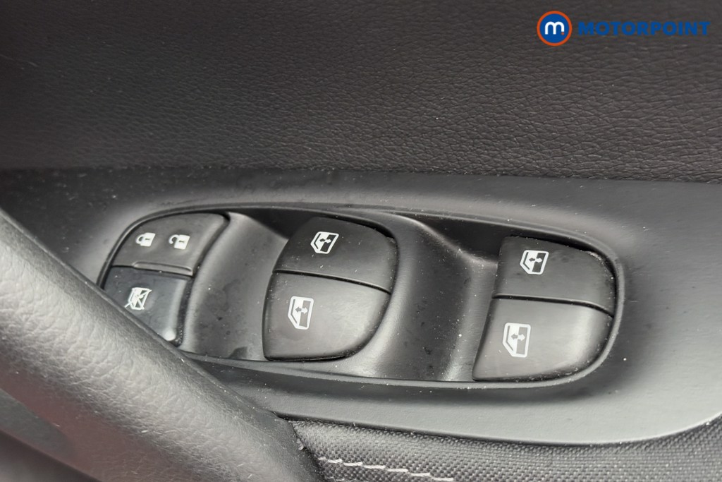 Nissan Qashqai Acenta Premium Automatic Petrol SUV - Stock Number (1571645) - 20th supplementary image