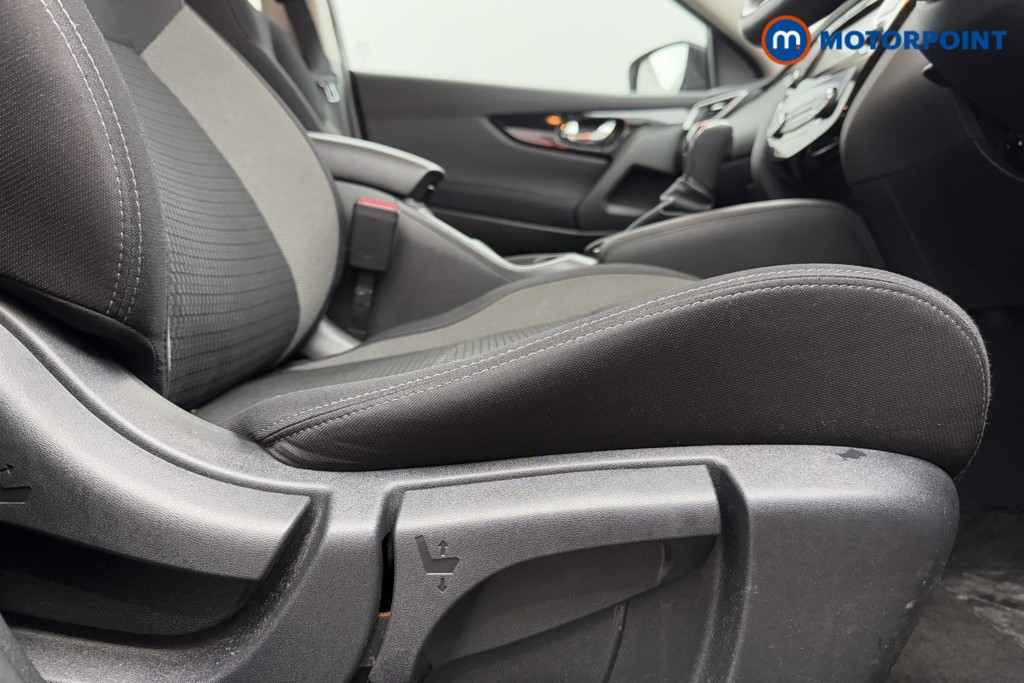 Nissan Qashqai Acenta Premium Automatic Petrol SUV - Stock Number (1571645) - 22nd supplementary image
