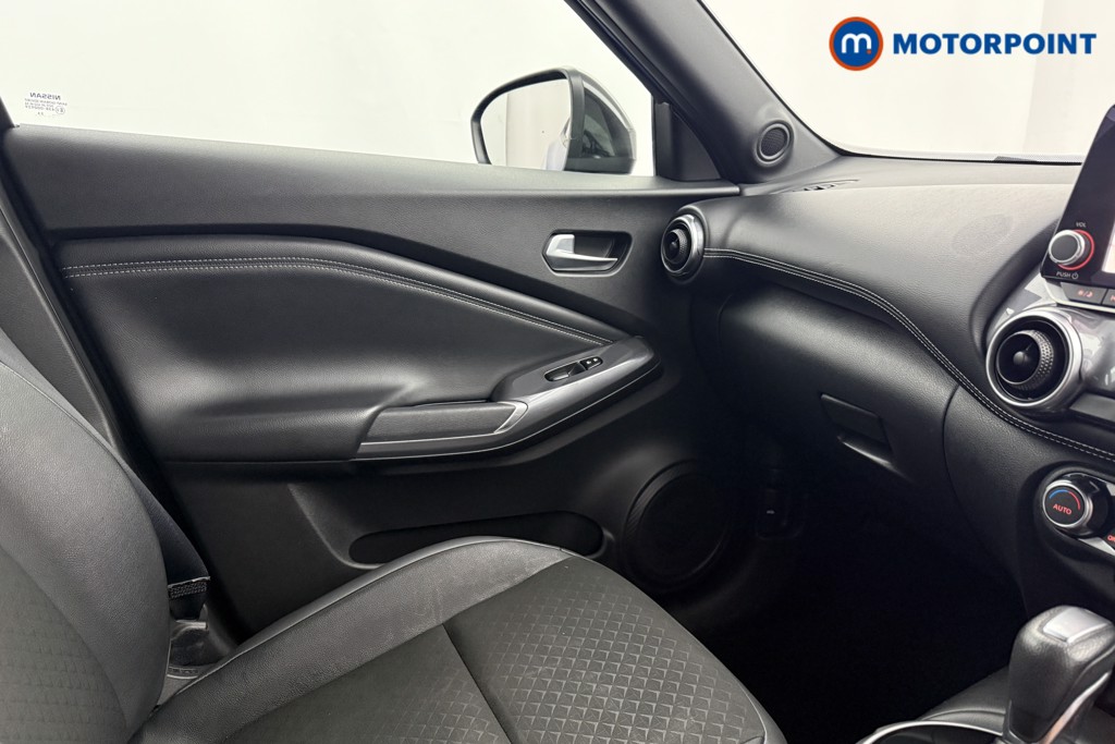 Nissan Juke N-Connecta Automatic Petrol SUV - Stock Number (1572672) - 13th supplementary image