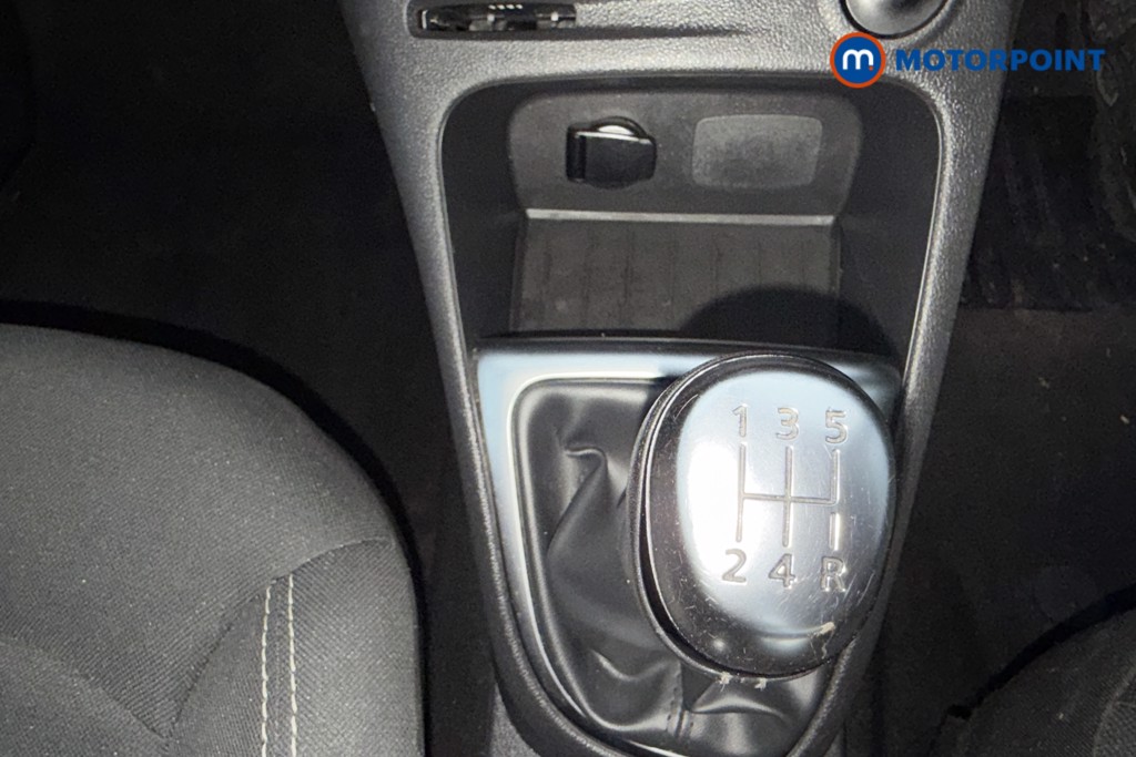 Renault Captur Iconic Manual Petrol SUV - Stock Number (1573120) - 9th supplementary image