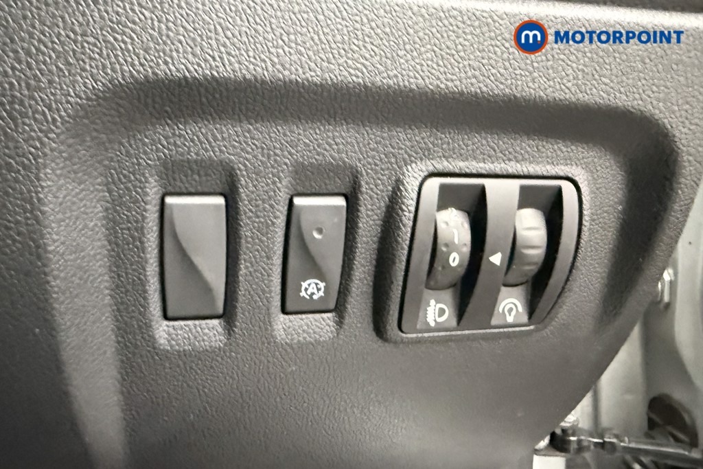 Renault Captur Iconic Manual Petrol SUV - Stock Number (1573120) - 12th supplementary image