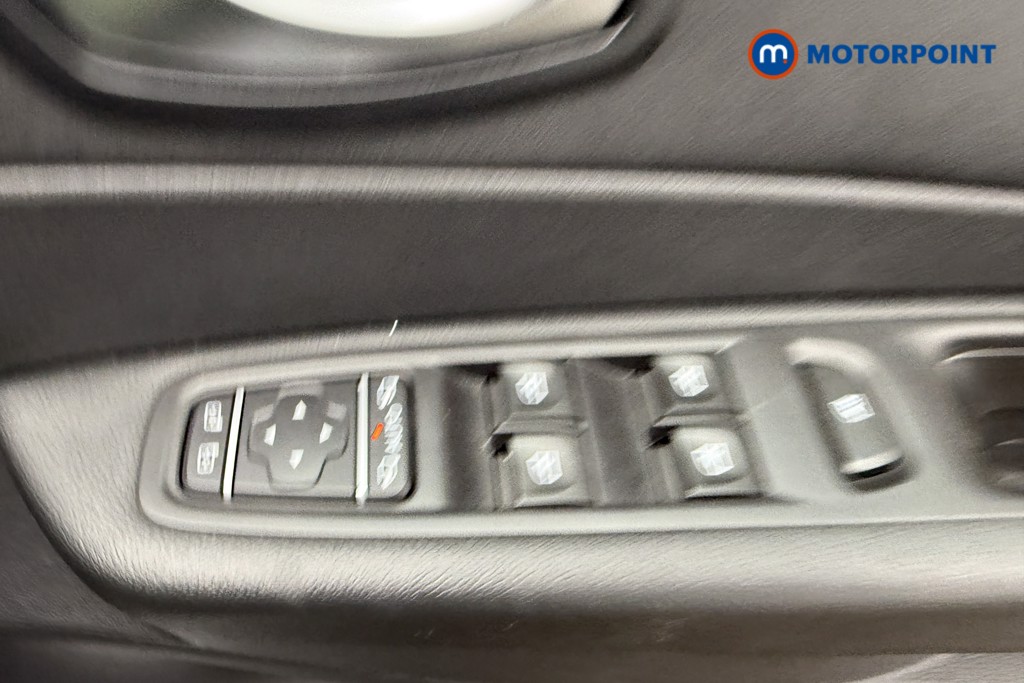 Renault Captur Iconic Manual Petrol SUV - Stock Number (1573120) - 14th supplementary image