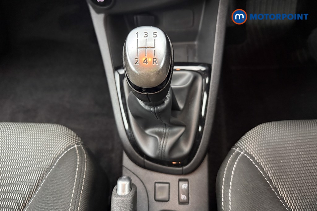 Renault Clio Iconic Manual Petrol Hatchback - Stock Number (1573836) - 7th supplementary image